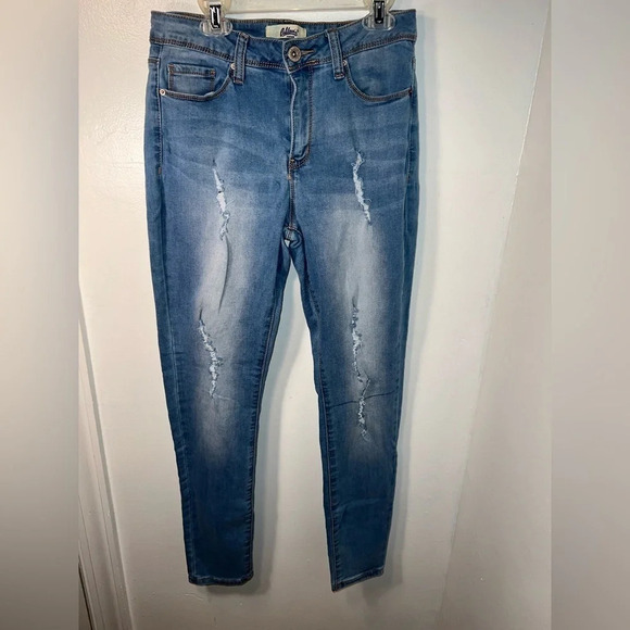 California Vintage, 9, juniors, distressed, relaxed, fit skinny leg,mid/hi rise - Picture 1 of 10